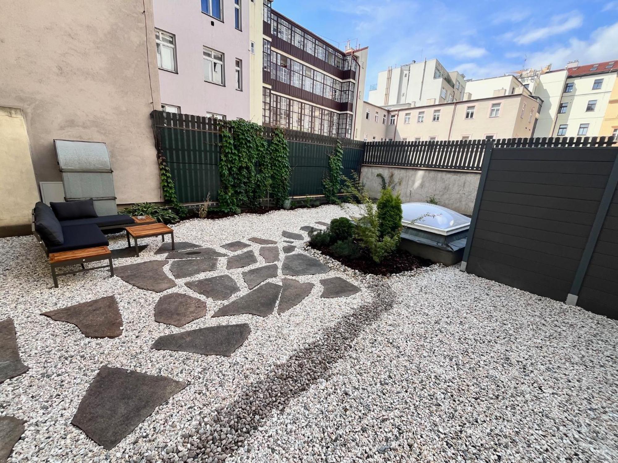 New City Centre Garden Apartment - Central Location プラハ エクステリア 写真