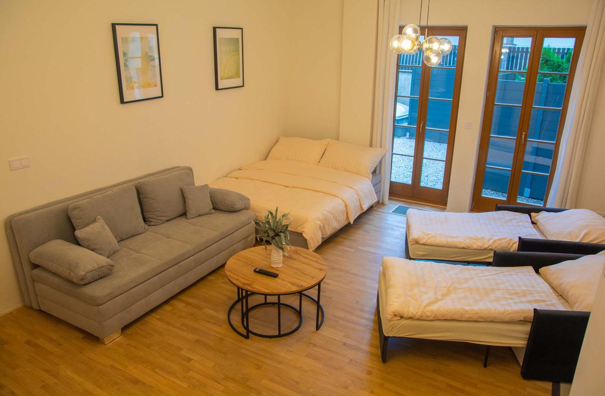 New City Centre Garden Apartment - Central Location プラハ エクステリア 写真