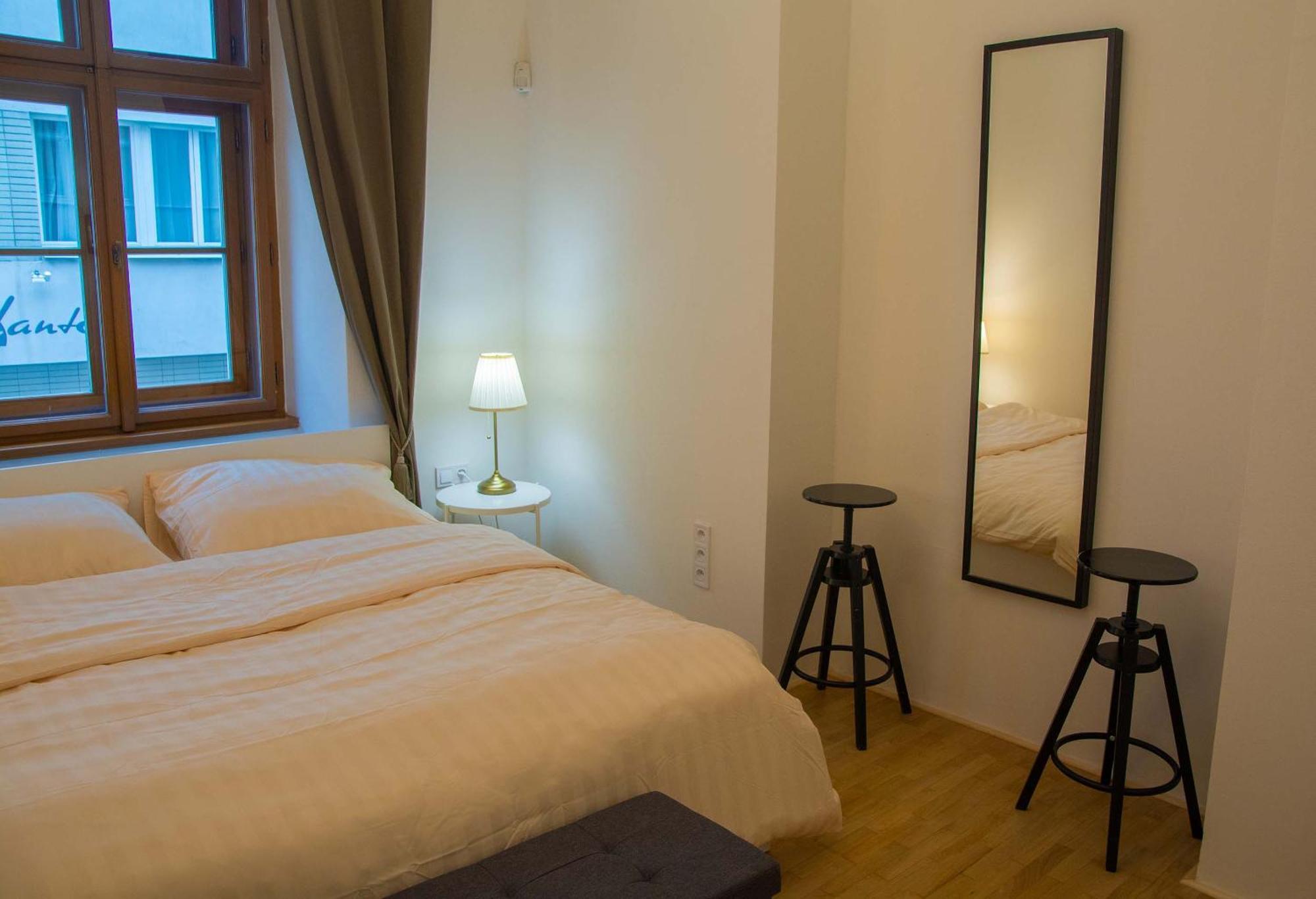 New City Centre Garden Apartment - Central Location プラハ エクステリア 写真